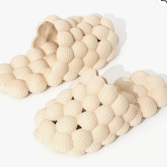 Shoes - Elegant Cream Textured Women's Mules